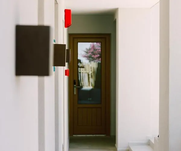 Opalia Hotel Perissa (Santorini)