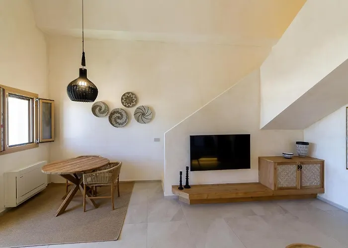 Opalia Hotel Perissa (Santorini)